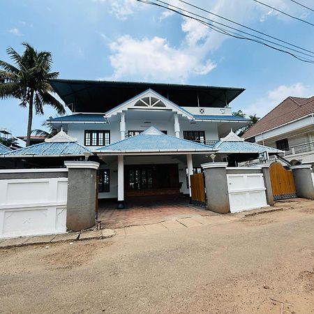 Hotel Isha Residency à Kochi Extérieur photo