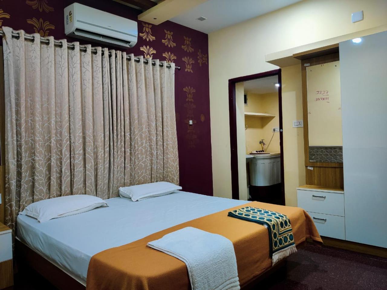 Hotel Isha Residency à Kochi Extérieur photo