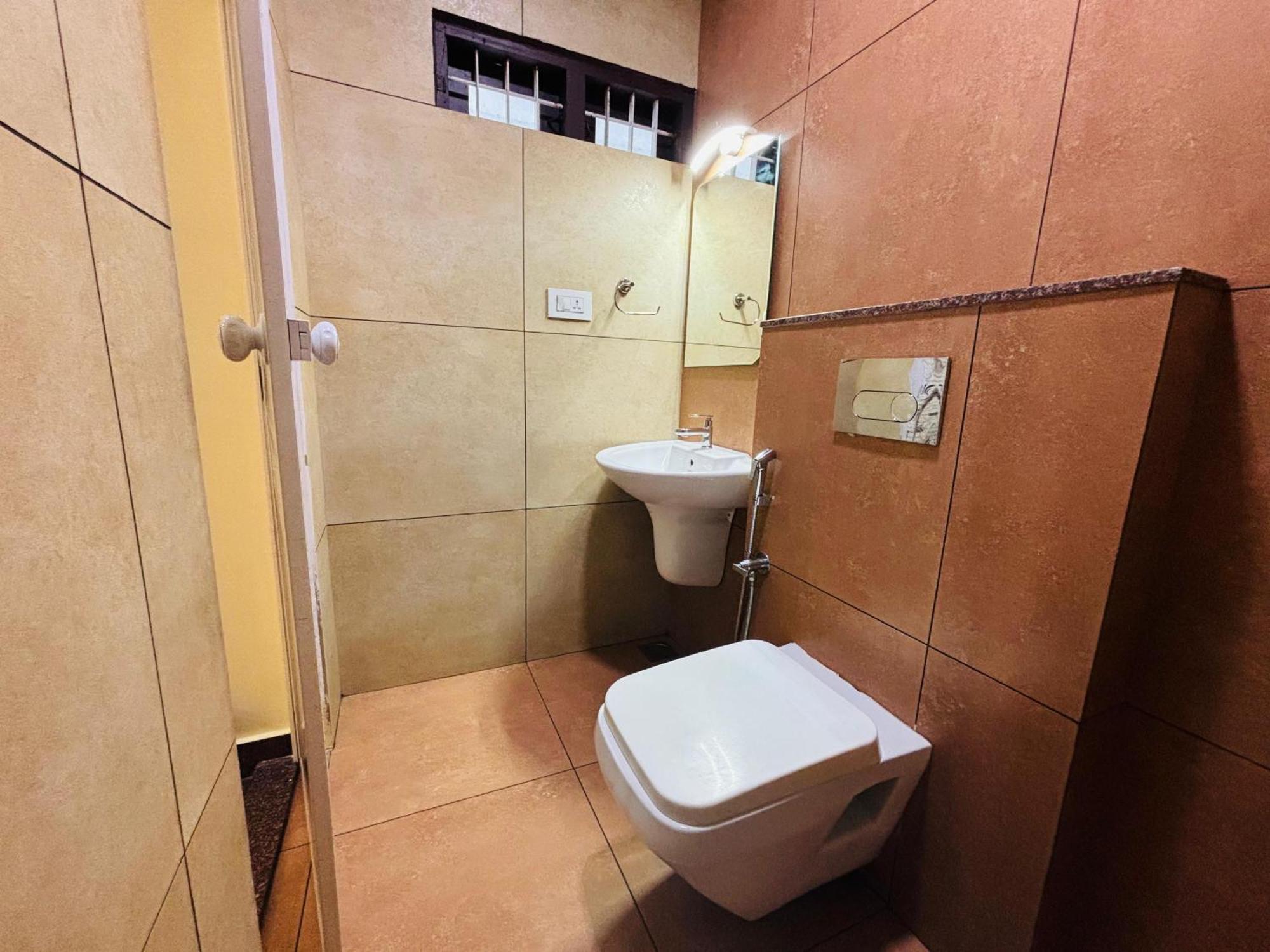Hotel Isha Residency à Kochi Extérieur photo