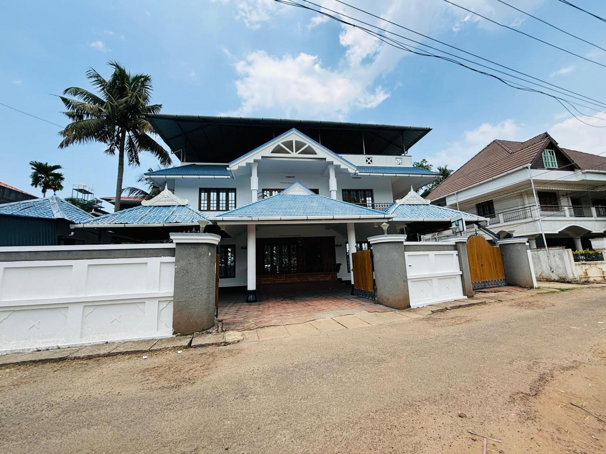 Hotel Isha Residency à Kochi Extérieur photo